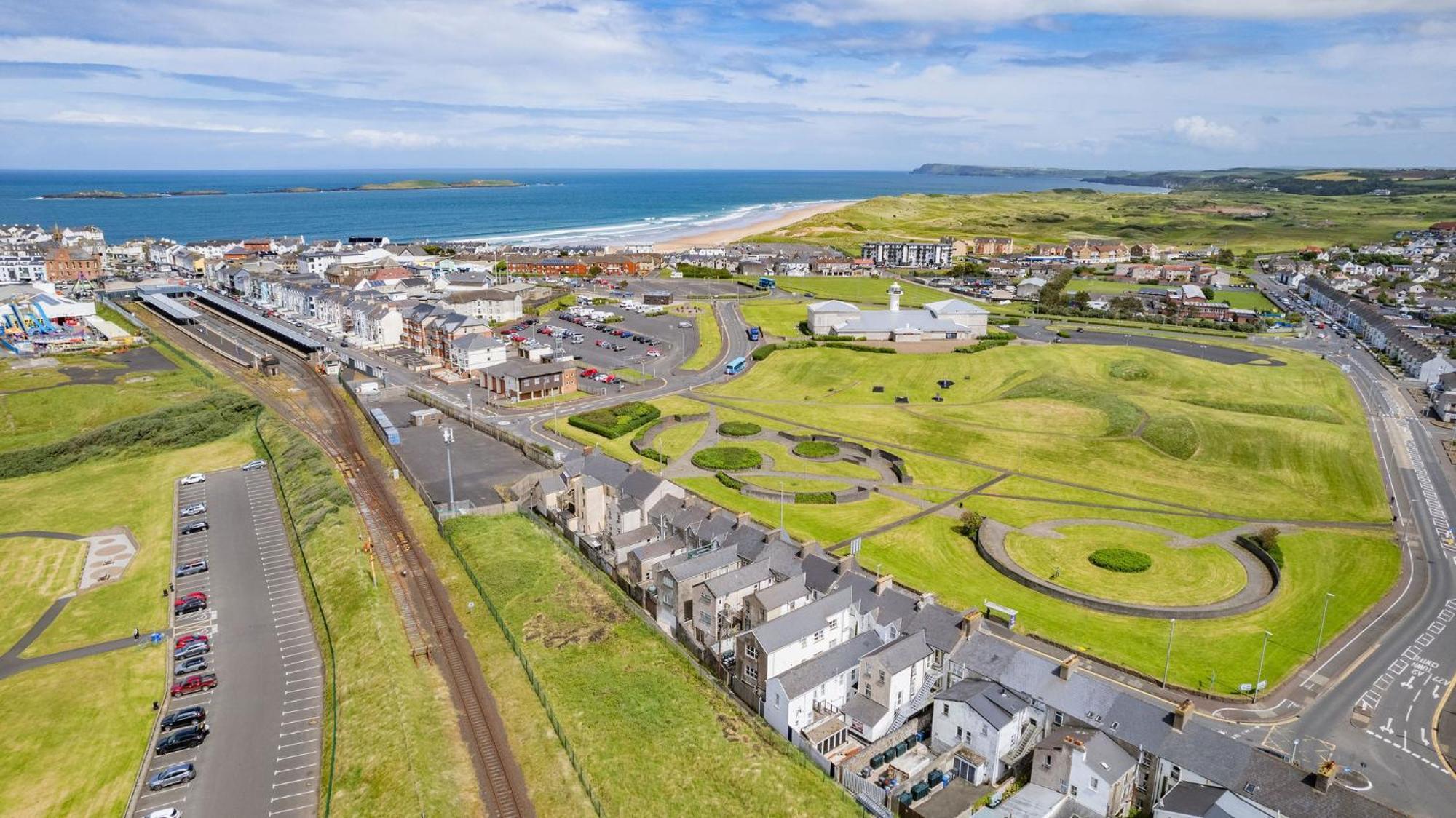 2 Dunluce Green - Portrush By The Sea Exterior photo